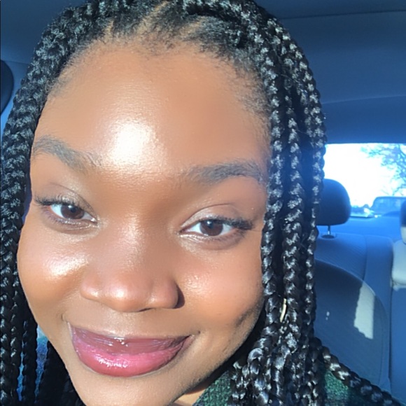 Meet your Posher, Nicole - Picture 1 of 1